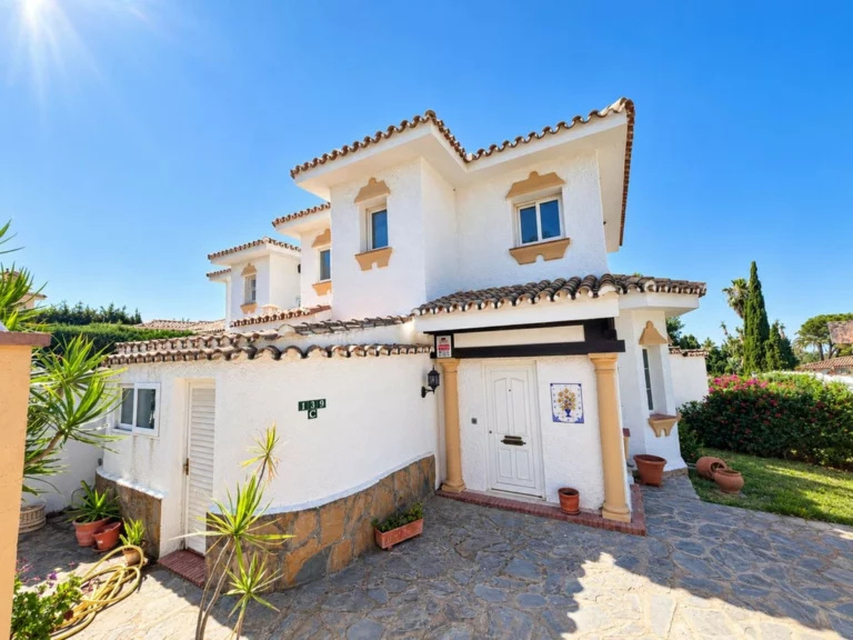 R5511472 | Townhouse in El Paraiso – 2 beds, 2 baths