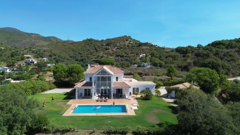 R5512690 | Detached Villa in Estepona – 4 beds, 4.5 baths