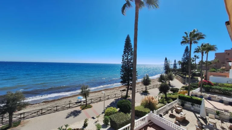 R5508772 | Middle Floor Apartment in Estepona – 2 beds, 2 baths