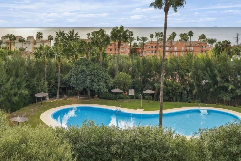 R5505718 | Penthouse Duplex in Estepona – 3 beds, 2 baths