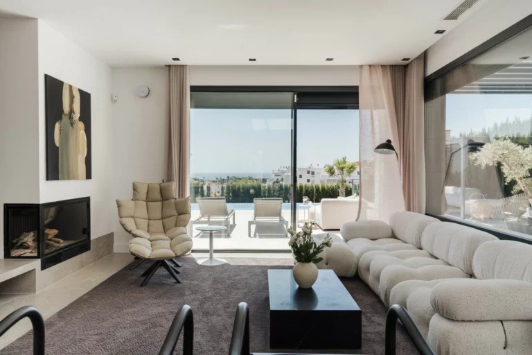 R5486047 | Detached Villa in Estepona – 4 beds, 4.5 baths