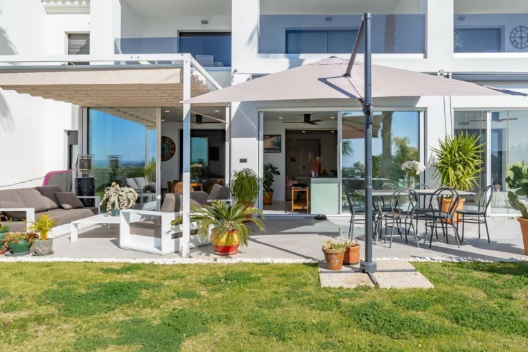 R4890244 | Ground Floor Apartment in Estepona – 4 beds, 3 baths