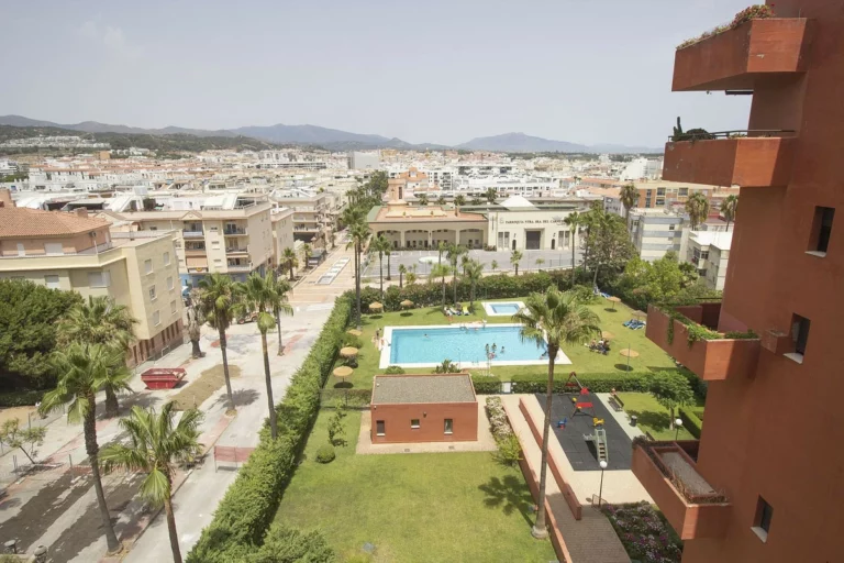 R5472592 | Middle Floor Apartment in Estepona – 2 beds, 1 baths