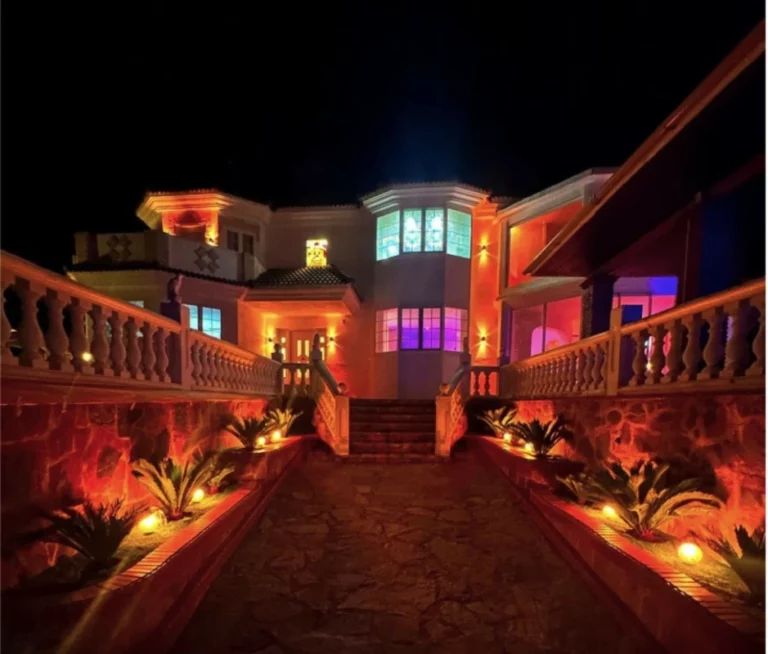 R5448331 | Detached Villa in Estepona – 5 beds, 5 baths