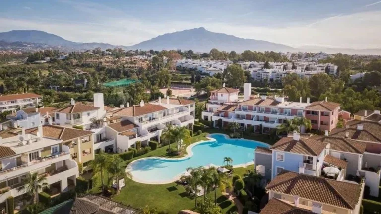 R5505862 | Penthouse Duplex in El Paraiso – 3 beds, 3 baths