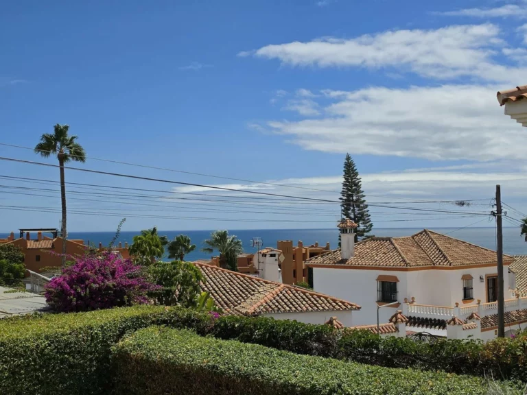 R5470489 | Detached Villa in Estepona – 2 beds, 1 baths
