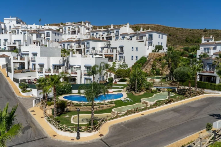 R5480527 | Ground Floor Apartment in El Paraiso – 3 beds, 2 baths
