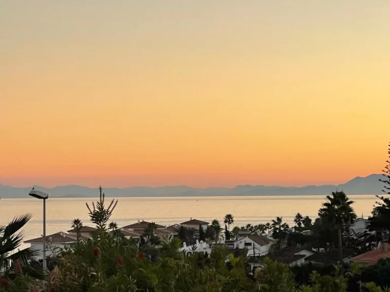 R5498848 | Townhouse in Estepona – 3 beds, 2.5 baths