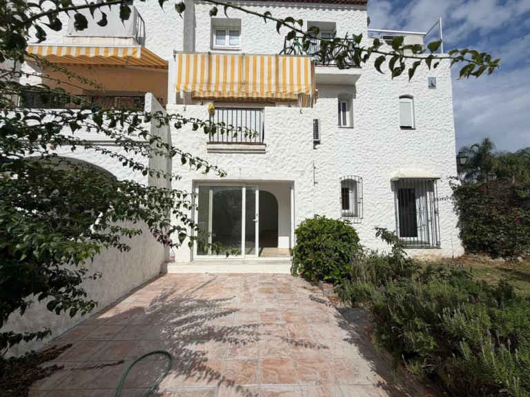 R5520010 | Ground Floor Apartment in El Paraiso – 2 beds, 1 baths