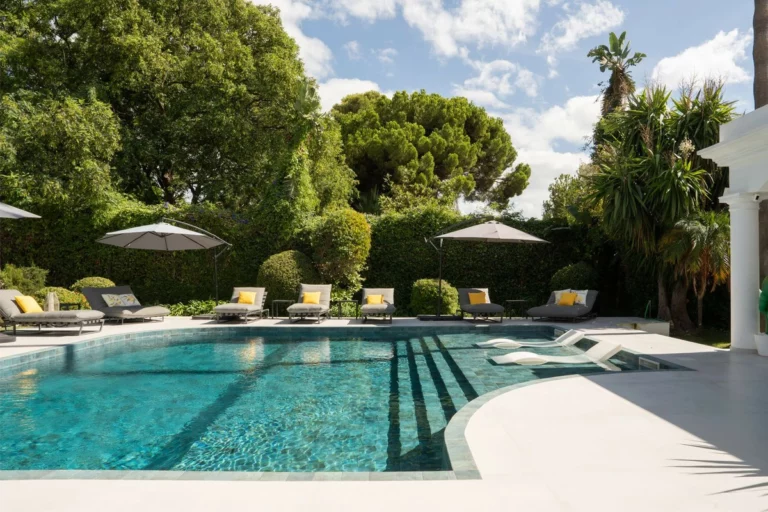 R5496214 | Detached Villa in El Paraiso – 5 beds, 6 baths