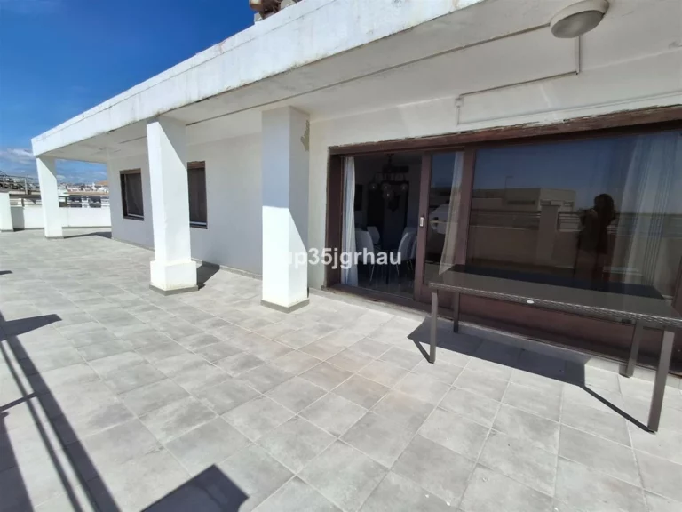 R5034667 | Penthouse in Estepona – 4 beds, 2 baths