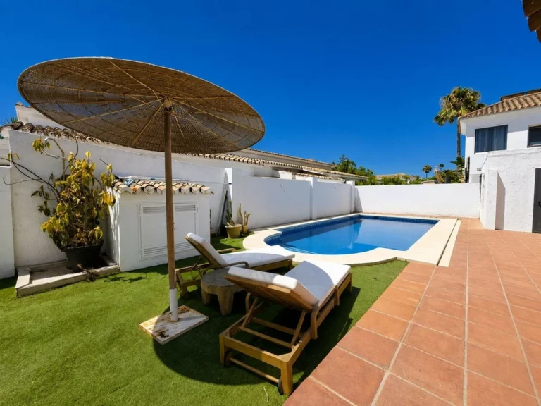 R5436046 | Detached Villa in Estepona – 3 beds, 3 baths