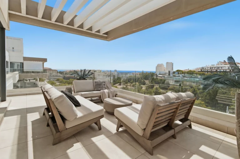 R5407462 | Penthouse Duplex in Estepona – 3 beds, 2 baths