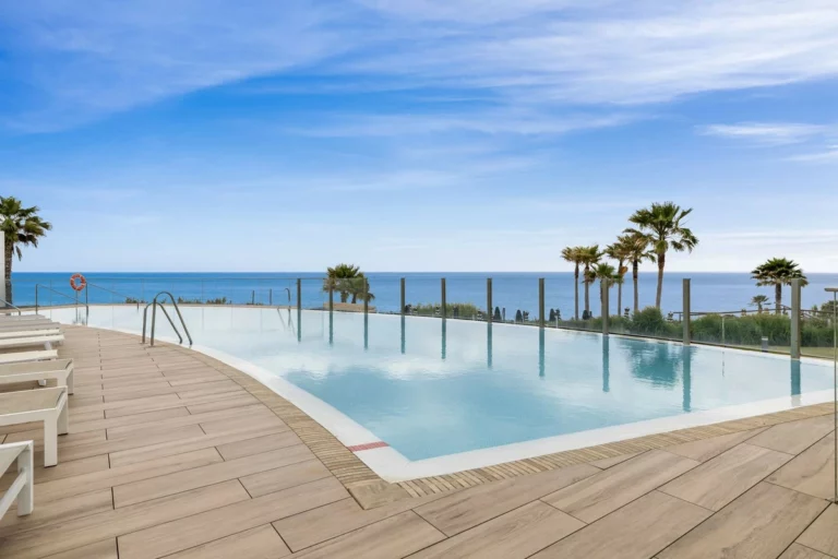 R5473450 | Ground Floor Apartment in Estepona – 2 beds, 2 baths