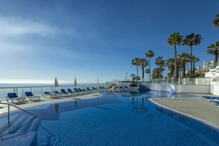 R5517958 | Penthouse Duplex in Estepona – 3 beds, 3.5 baths