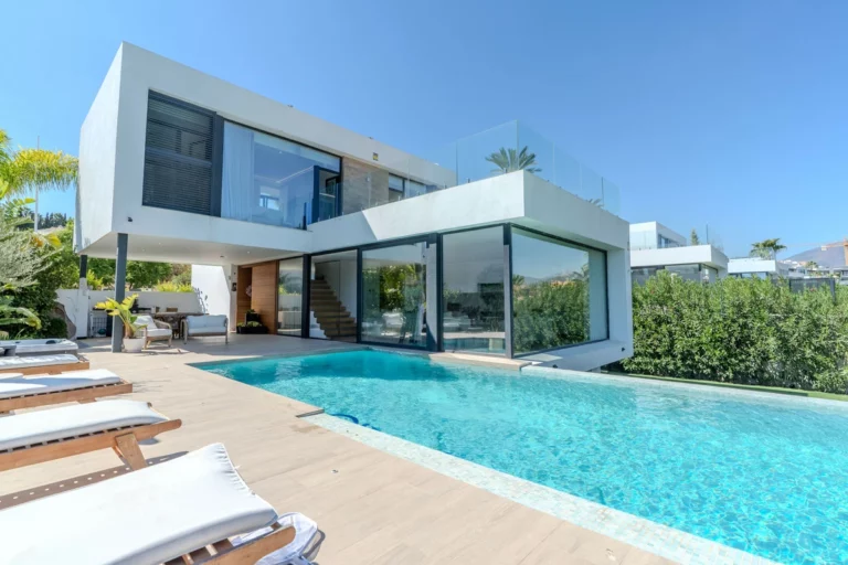 R5503060 | Detached Villa in Estepona – 4 beds, 4.5 baths