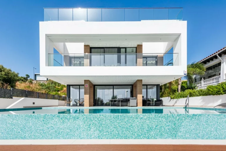 R5139001 | Detached Villa in Estepona – 3 beds, 4 baths