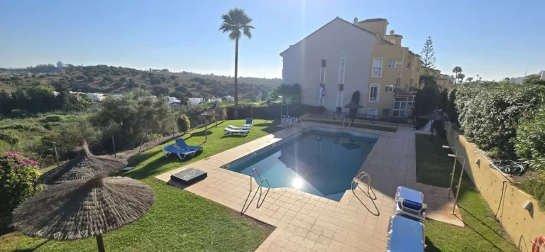R5514697 | Penthouse in Bel Air – 3 beds, 3 baths
