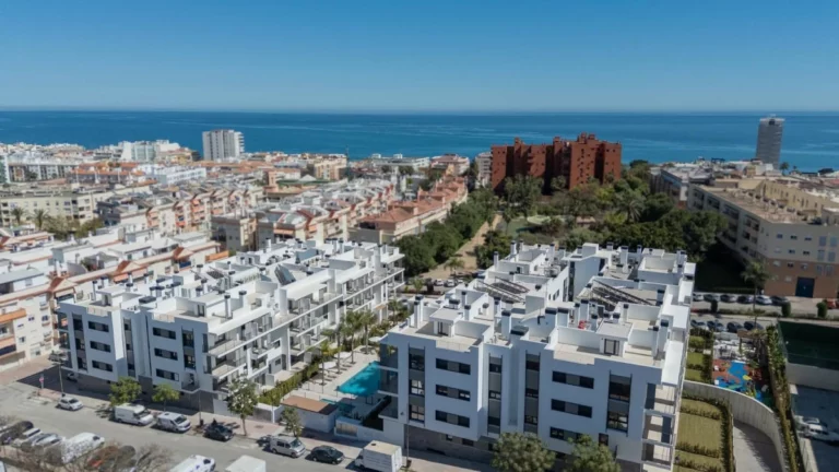 R5410222 | Middle Floor Apartment in Estepona – 3 beds, 2 baths