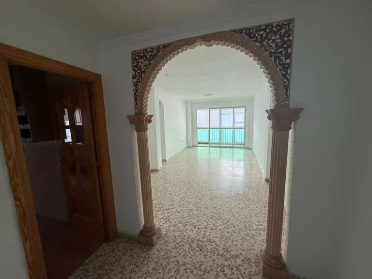 R5454049 | Ground Floor Apartment in Estepona – 3 beds, 1 baths