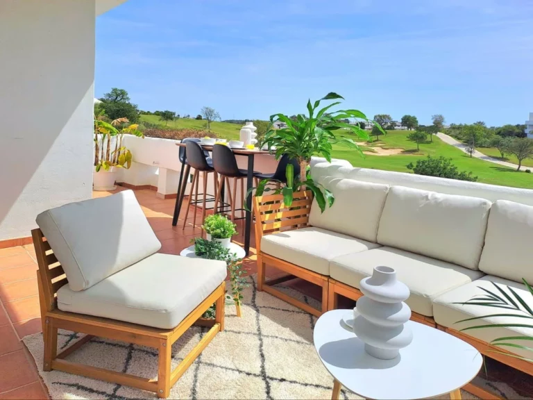 R5365246 | Middle Floor Apartment in Estepona – 2 beds, 2 baths