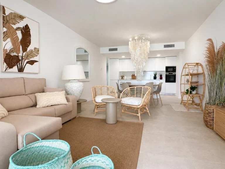R5497117 | Ground Floor Apartment in Estepona – 3 beds, 2 baths