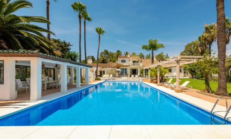 R4272646 | Detached Villa in Estepona – 6 beds, 5 baths