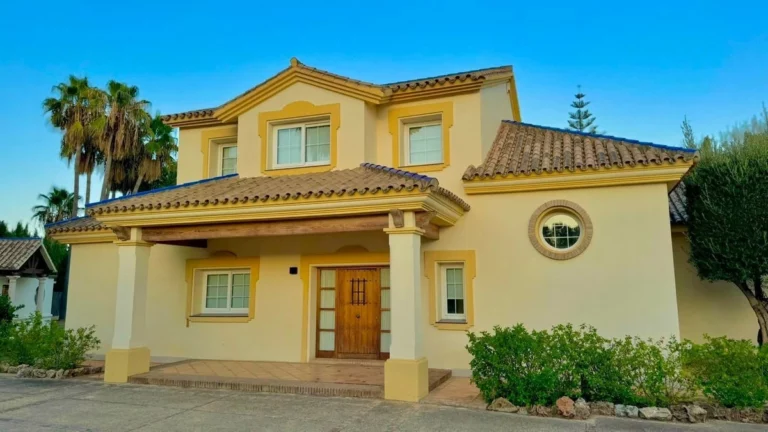 R5478853 | Detached Villa in Estepona – 4 beds, 4 baths