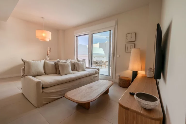 R5517694 | Penthouse in Estepona – 2 beds, 2 baths