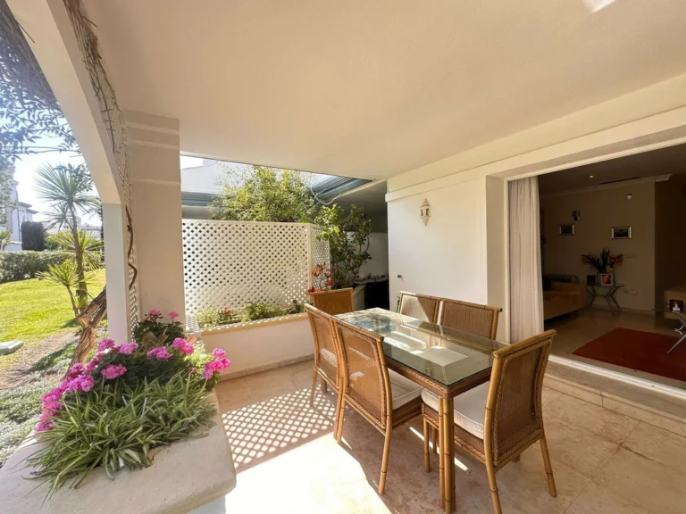 R5482210 | Ground Floor Apartment in Estepona – 2 beds, 3 baths