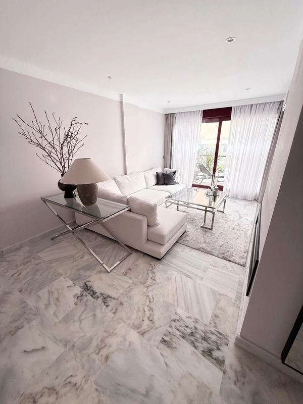 R5511304 | Middle Floor Apartment in Estepona – 1 beds, 1 baths