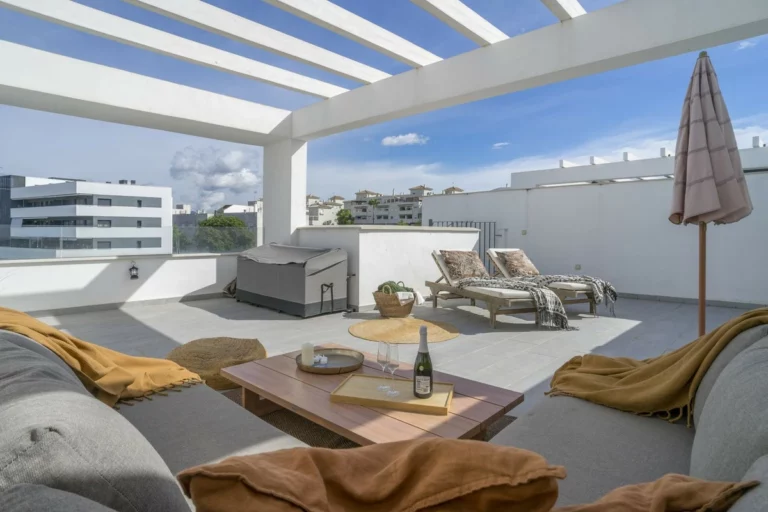 R5526901 | Penthouse Duplex in Estepona – 2 beds, 2 baths