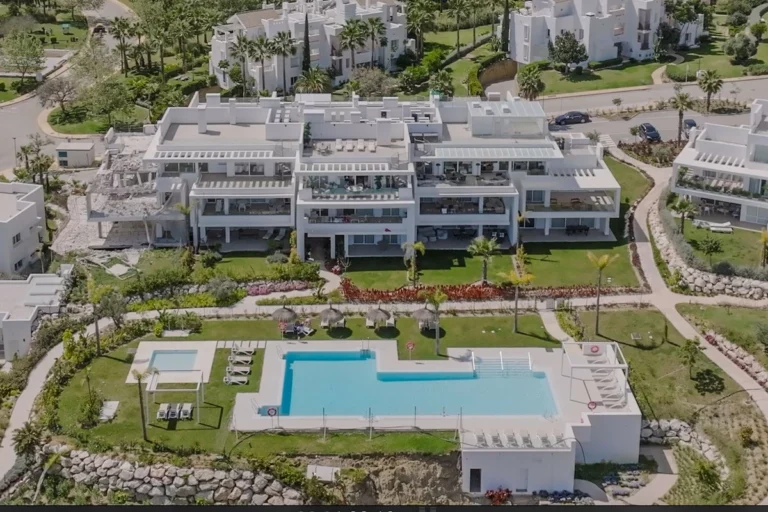 R5365867 | Penthouse Duplex in Estepona – 2 beds, 2 baths