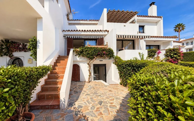 R5499499 | Townhouse in Cancelada – 3 beds, 3 baths