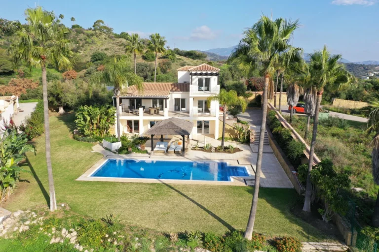 R4929202 | Detached Villa in Estepona – 4 beds, 4.5 baths