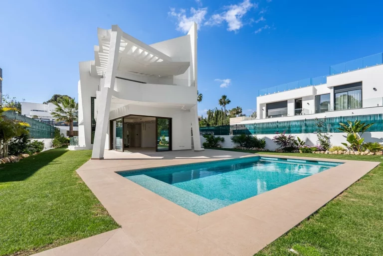 R5357557 | Detached Villa in Atalaya – 4 beds, 4 baths