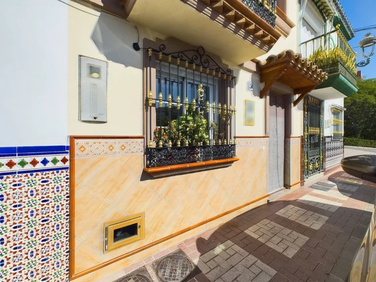 R4989478 | Townhouse in Estepona – 2 beds, 2 baths