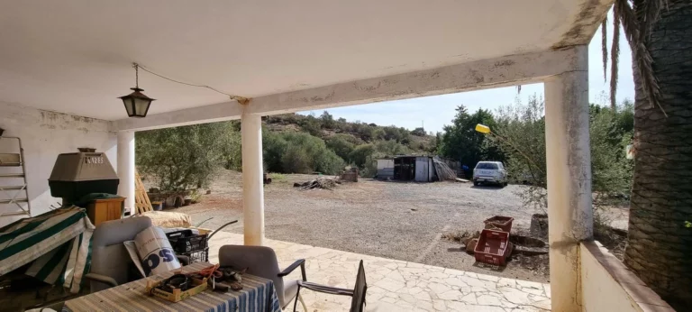 R4587454 | Detached Villa in Estepona – 2 beds, 1 baths