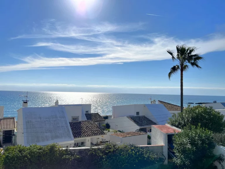 R4594306 | Detached Villa in Estepona – 5 beds, 4 baths