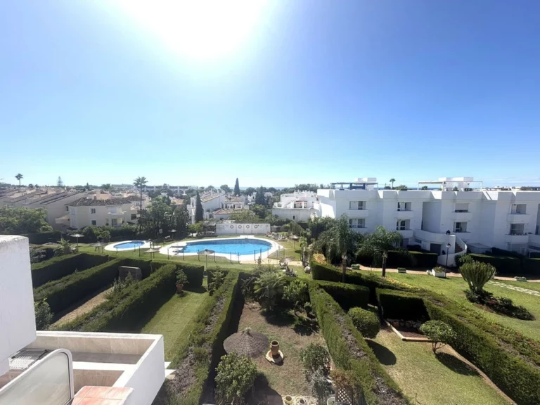 R5484436 | Penthouse Duplex in El Paraiso – 3 beds, 3 baths
