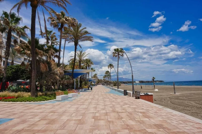 R5526013 | Penthouse in Estepona – 3 beds, 2 baths