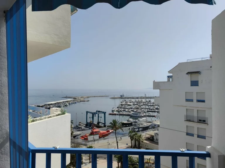 R5530408 | Middle Floor Apartment in Estepona – 2 beds, 2 baths