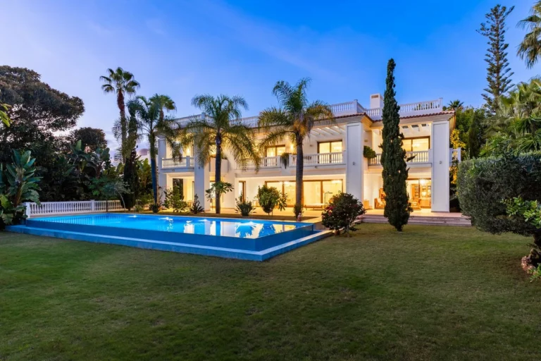 R5446609 | Detached Villa in Estepona – 7 beds, 10 baths