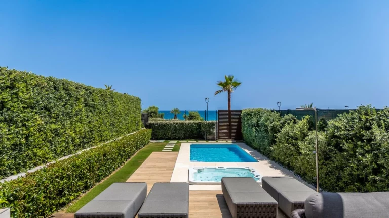 R5509936 | Townhouse in Estepona – 4 beds, 4 baths
