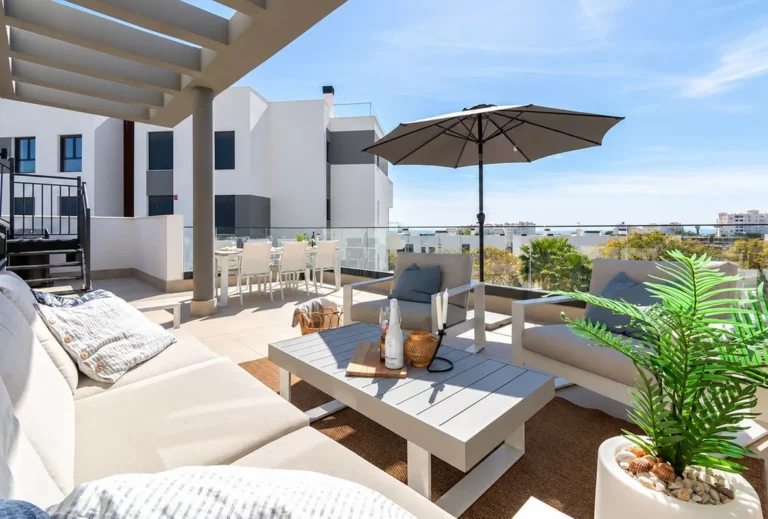 R5489221 | Penthouse Duplex in Estepona – 2 beds, 2 baths