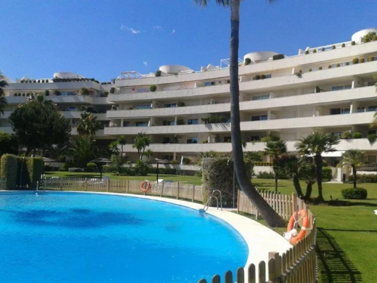R4941550 | Semi-Detached House in Estepona – 3 beds, 2 baths