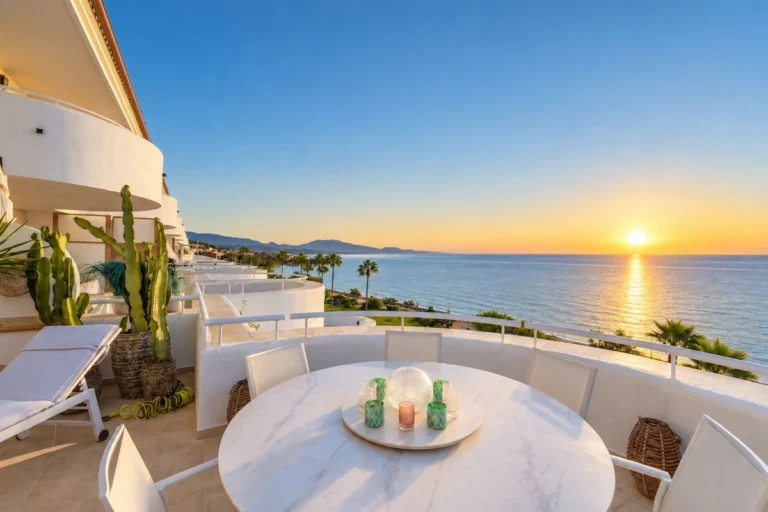 R5159263 | Penthouse in Estepona – 3 beds, 3 baths