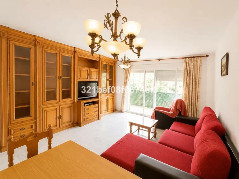 R5494075 | Top Floor Apartment in Estepona – 4 beds, 2 baths