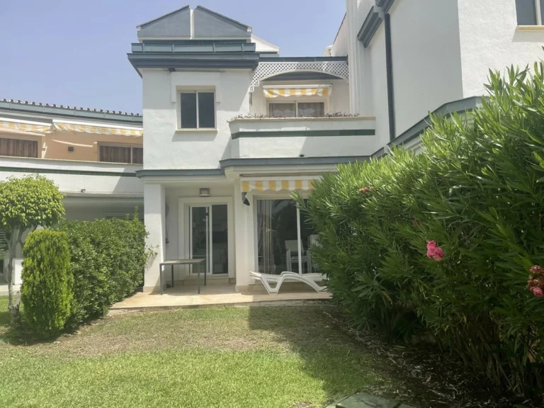 R5437273 | Townhouse in Estepona – 3 beds, 3 baths