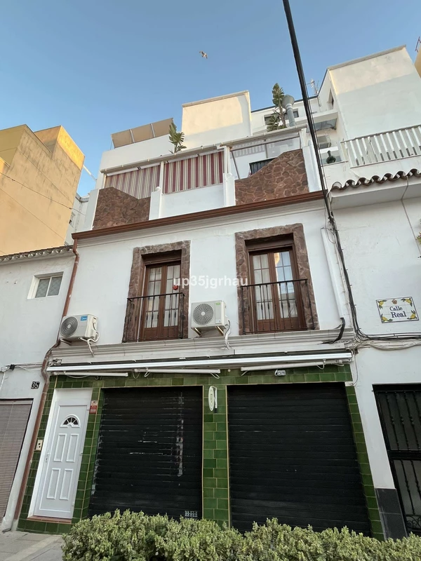 R4821985 | Townhouse in Estepona – 4 beds, 2 baths